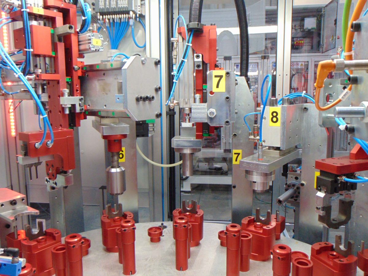 Machine for assembling plastic ball valves - Image 4