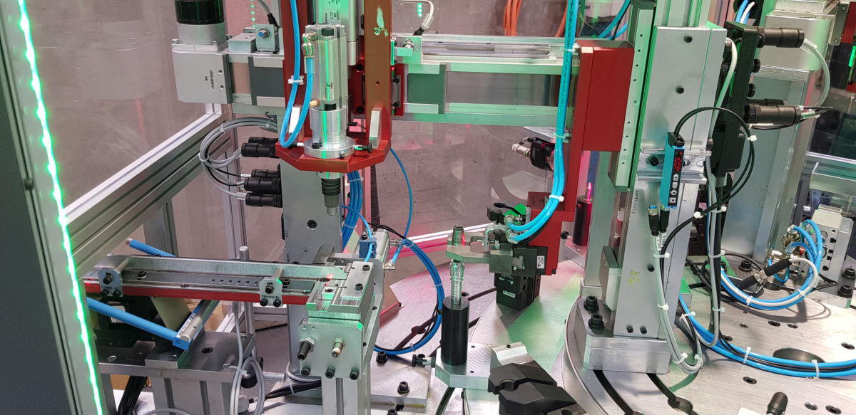 Robot di carico macchina elettrica per il montaggio o-ring su raccordi idraulici - immagine 4