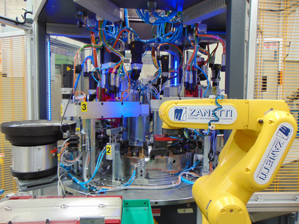 Robot di carico macchina elettrica per il montaggio PTFE-o-ring su raccordi pneumatici - immagine 4