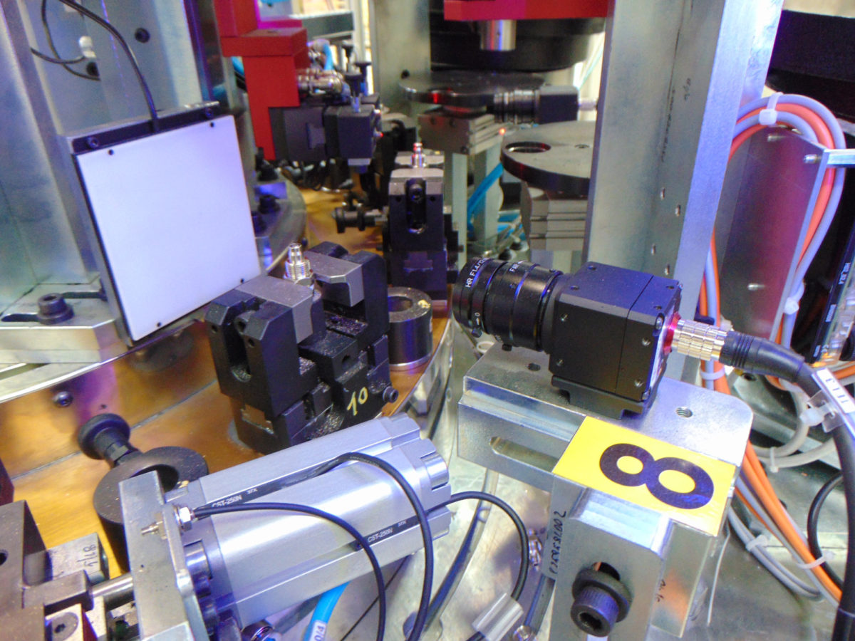 Robot di carico macchina elettrica per il montaggio PTFE-o-ring su raccordi pneumatici - immagine 6