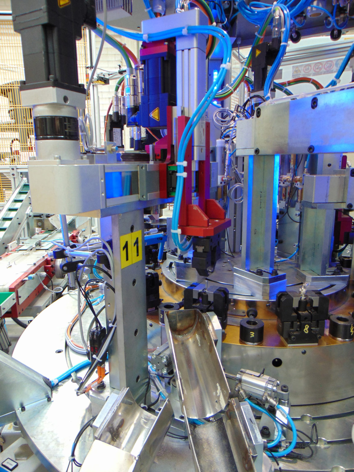 Robot di carico macchina elettrica per il montaggio PTFE-o-ring su raccordi pneumatici - immagine 7