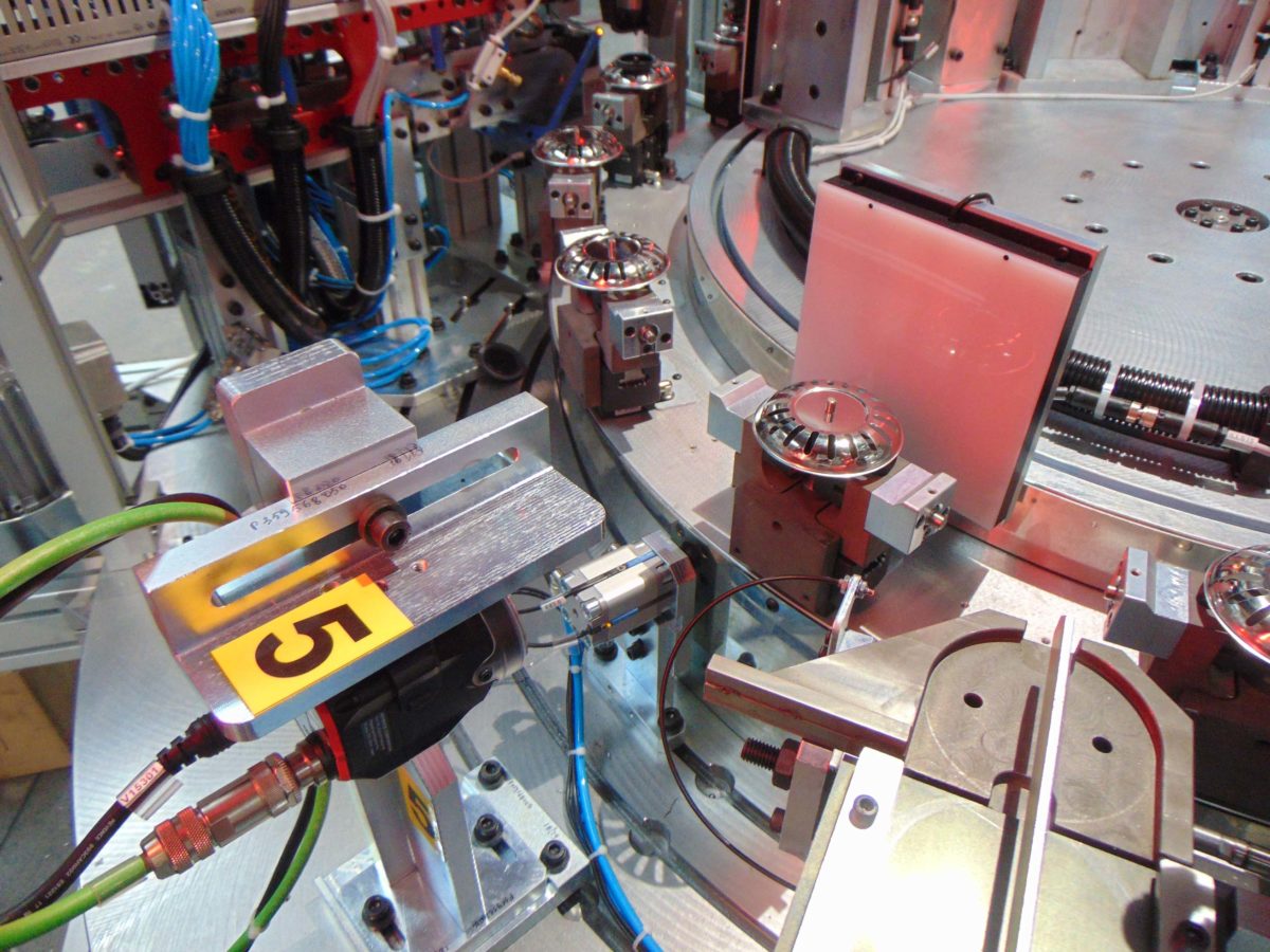 ELECTRICAL machine for assembling baskets for kitchen sinks - Image 4