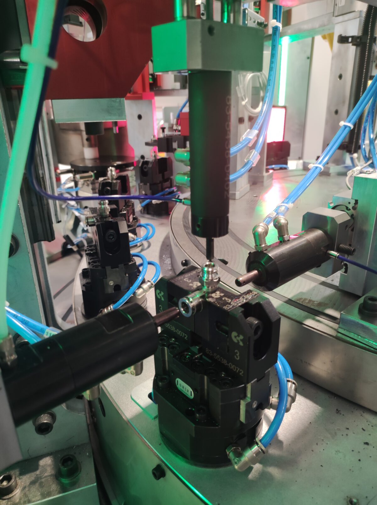 Macchina ELETTRICA per il montaggio raccordi pneumatici super rapidi - immagine 9