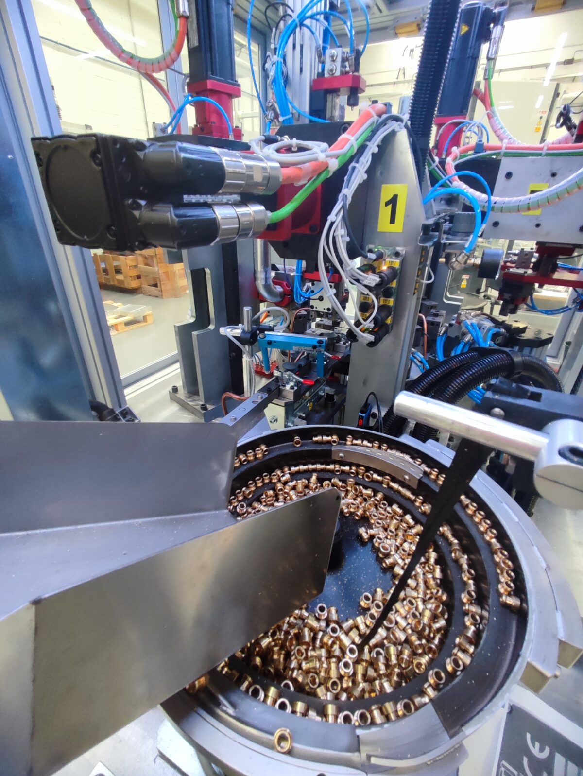 Macchina ELETTRICA automatica per lavorazione particolari in ottone - immagine 4